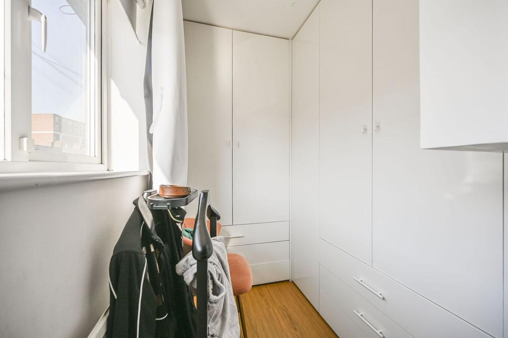 Walk-in wardrobe
