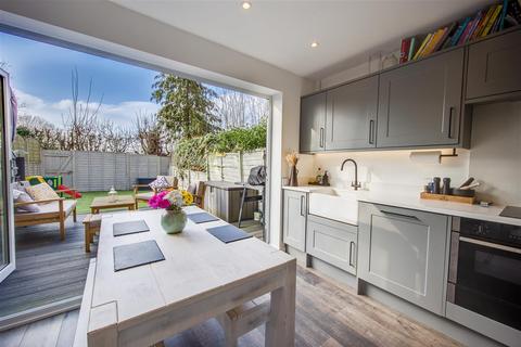 undefined, Hamond Close, South Croydon