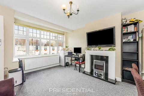 2 bedroom flat for sale, Chalford Walk, Woodford Green IG8