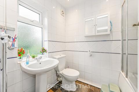 2 bedroom flat for sale, Chalford Walk, Woodford Green IG8