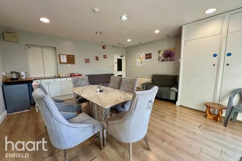 undefined, Earlham Grove, LONDON