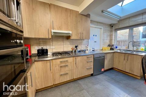 undefined, Earlham Grove, LONDON