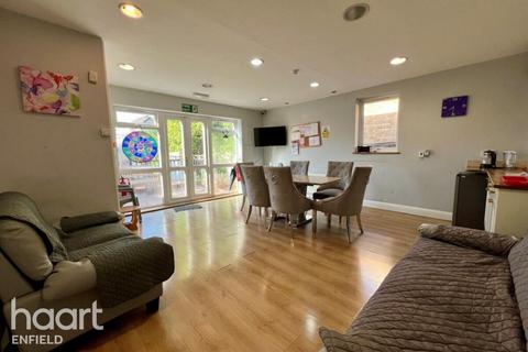undefined, Earlham Grove, LONDON