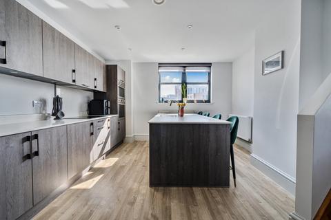 undefined, Lombard Street, Bristol, Bristol, BS3
