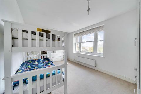 2 bedroom apartment for sale, Langley Road, Surbiton