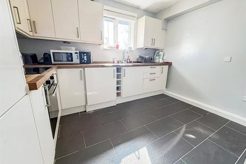 2 bedroom apartment for sale, Jutsums Lane, Romford, RM7