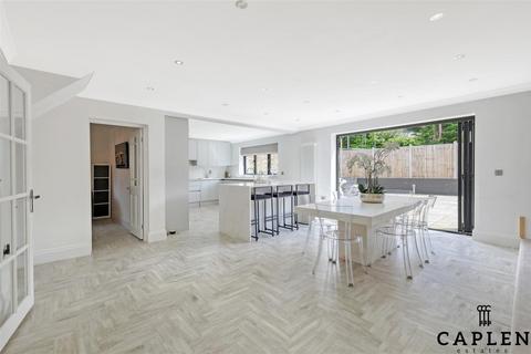 undefined, Church Hill, Loughton