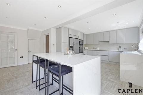 undefined, Church Hill, Loughton