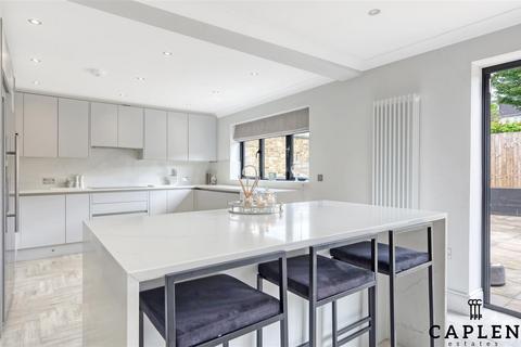 undefined, Church Hill, Loughton