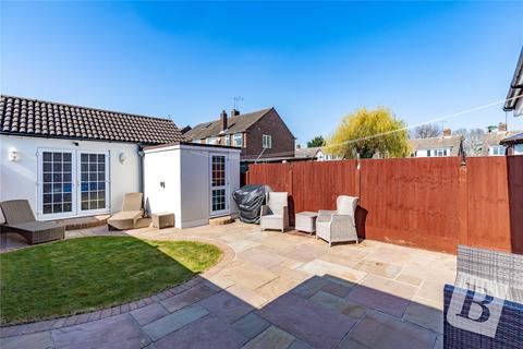4 bedroom terraced house for sale, Pinewood Way, Hutton, Brentwood, Essex, CM13