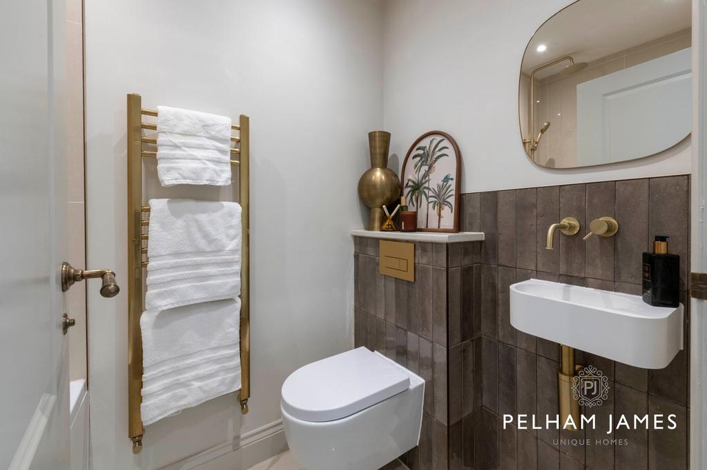 Family Bathroom, Sherwood Cottage, Little...
