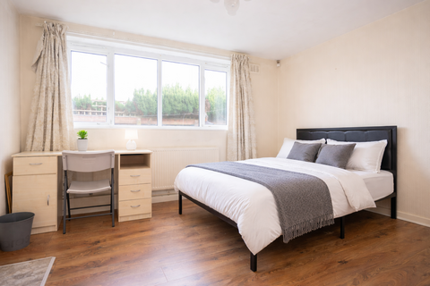 undefined, Liverpool L6