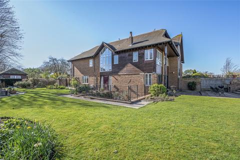 undefined, Ducks Walk, East Twickenham, TW1