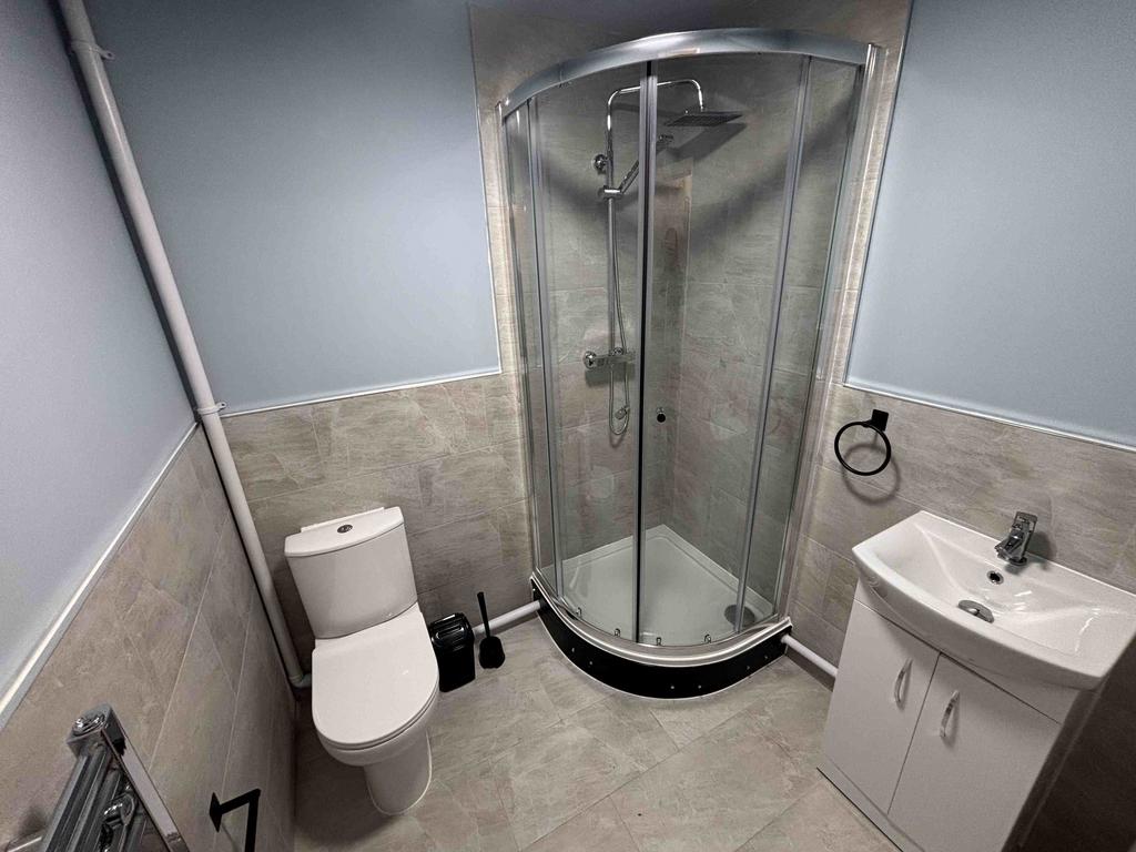 Ground floor Shower