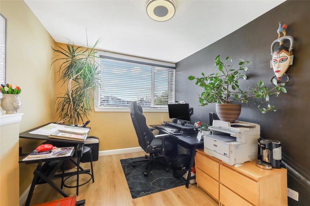 Bedroom 3/Study
