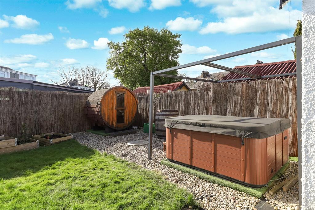 Hot Tub &amp; Sauna