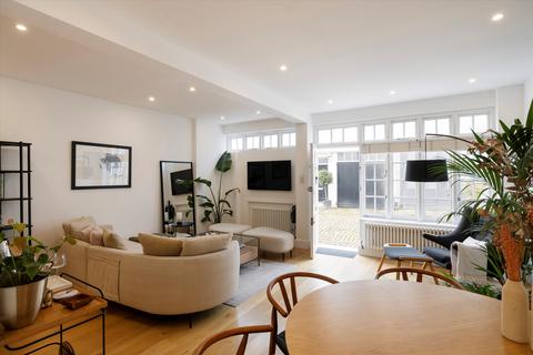 3 bedroom terraced house for sale, Ennismore Mews, London SW7
