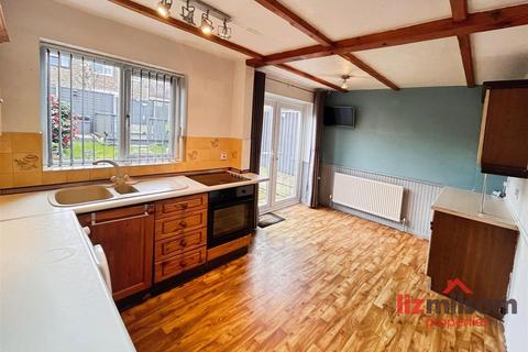 3 bedroom semi-detached house for sale, Randall Drive, Swadlincote DE11