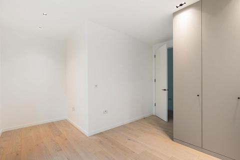 3 bedroom flat to rent, Creswick Road, London W3