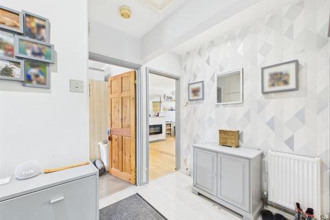 2 bedroom maisonette for sale, Bell Crescent, Coulsdon CR5