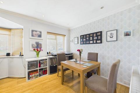 2 bedroom maisonette for sale, Bell Crescent, Coulsdon CR5