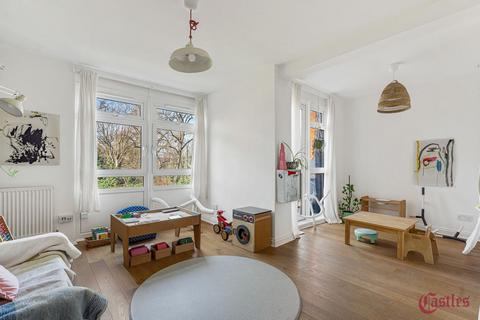 2 bedroom maisonette for sale, Upper Clapton Road, London