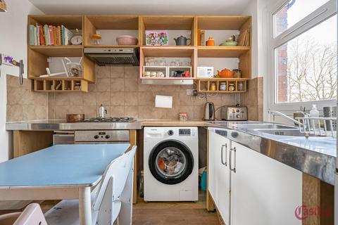2 bedroom maisonette for sale, Upper Clapton Road, London