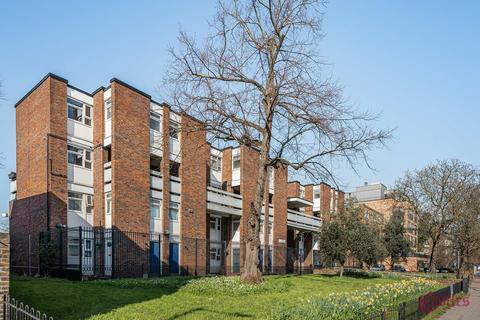 2 bedroom maisonette for sale, Upper Clapton Road, London