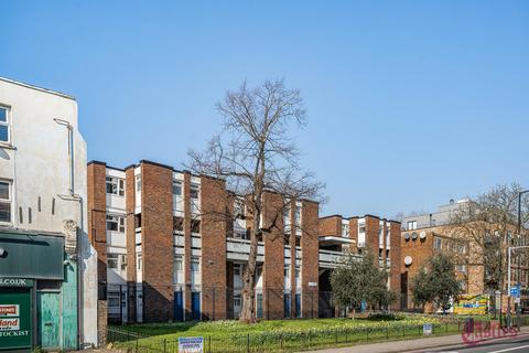 2 bedroom maisonette for sale, Upper Clapton Road, London
