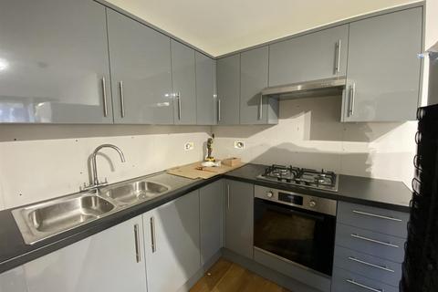 2 bedroom apartment to rent, Woodburn Close, London