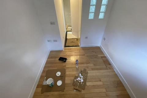 2 bedroom apartment to rent, Woodburn Close, London