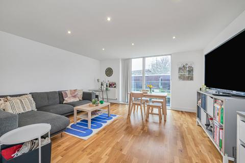 2 bedroom flat to rent, Kings Avenue, London, SW4