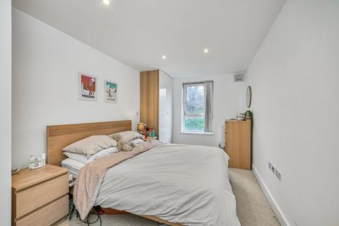 2 bedroom flat to rent, Kings Avenue, London, SW4