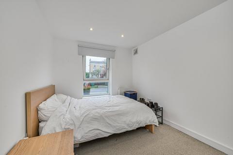 2 bedroom flat to rent, Kings Avenue, London, SW4