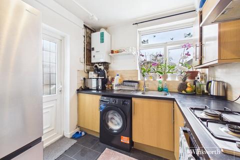 3 bedroom semi-detached house for sale, Highfield Avenue, London NW9