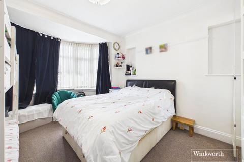 3 bedroom semi-detached house for sale, Highfield Avenue, London NW9