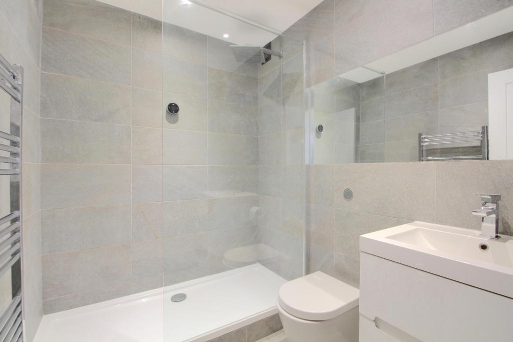 Shower room 2
