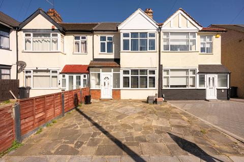 4 bedroom terraced house for sale, Baron Gardens, Ilford, IG6