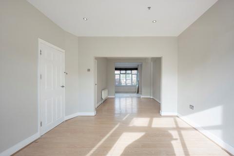 4 bedroom terraced house for sale, Baron Gardens, Ilford, IG6