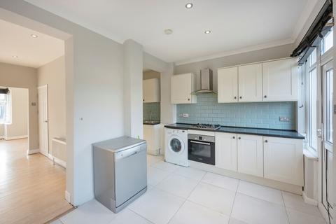 4 bedroom terraced house for sale, Baron Gardens, Ilford, IG6