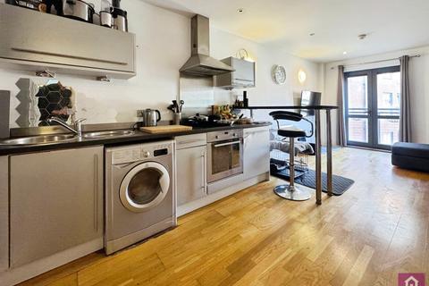 2 bedroom flat for sale, Lake House, 66 Ellesmere Street, Castlefield, Manchester City Centre, M15