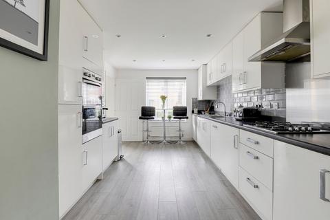 4 bedroom detached house for sale, Bradstone Drive, Nottingham NG3
