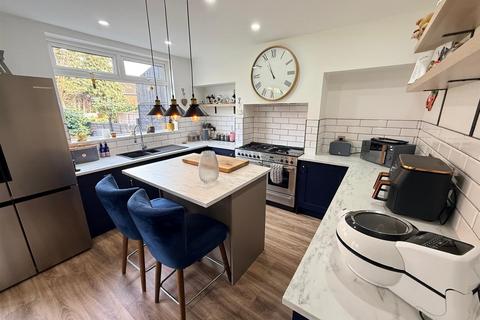 4 bedroom semi-detached house for sale, Hanbury Hill, Stourbridge, DY8 1BE