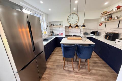 4 bedroom semi-detached house for sale, Hanbury Hill, Stourbridge, DY8 1BE
