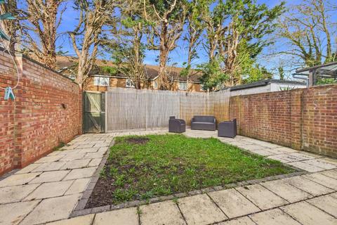 3 bedroom end of terrace house for sale, Crown Meadow, Colnbrook, Berkshire, SL3