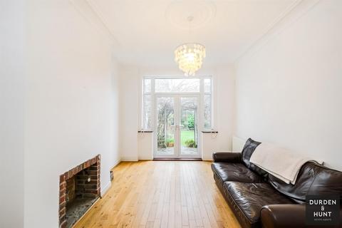 4 bedroom semi-detached house to rent, Arundel Gardens, Goodmayes, IG3