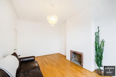 4 bedroom semi-detached house to rent, Arundel Gardens, Goodmayes, IG3