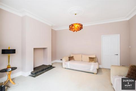 4 bedroom semi-detached house to rent, Arundel Gardens, Goodmayes, IG3