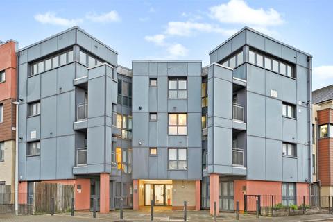 2 bedroom flat to rent, Bramley Crescent, Ilford