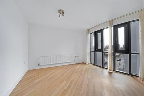 2 bedroom flat to rent, Bramley Crescent, Ilford